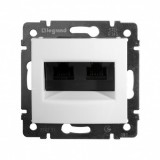 Розетка компьютерная RJ45 Кат.5e UTP с монтажными лапками Valena, двойная, цвет белый 774231 Legrand